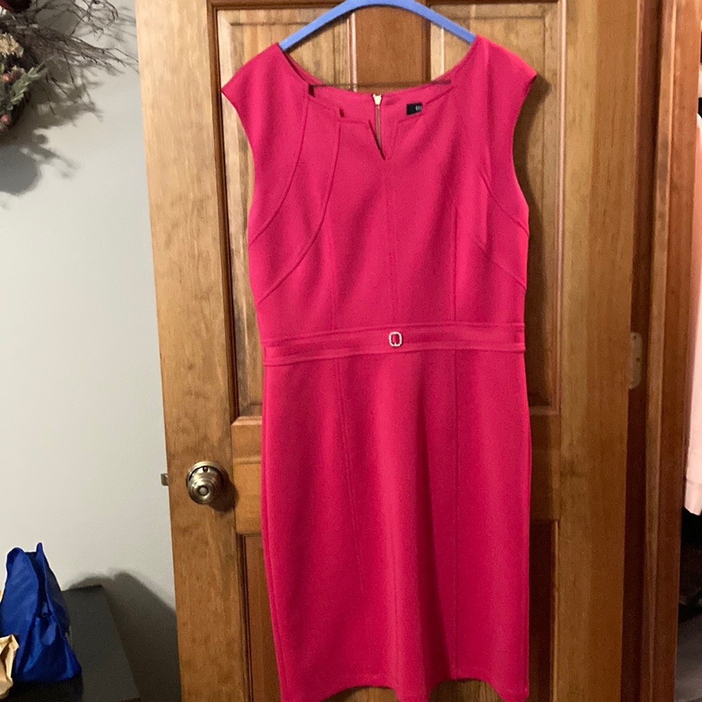 Perfect for your next wedding or cocktail party!  Bright fuchsia sheath dress